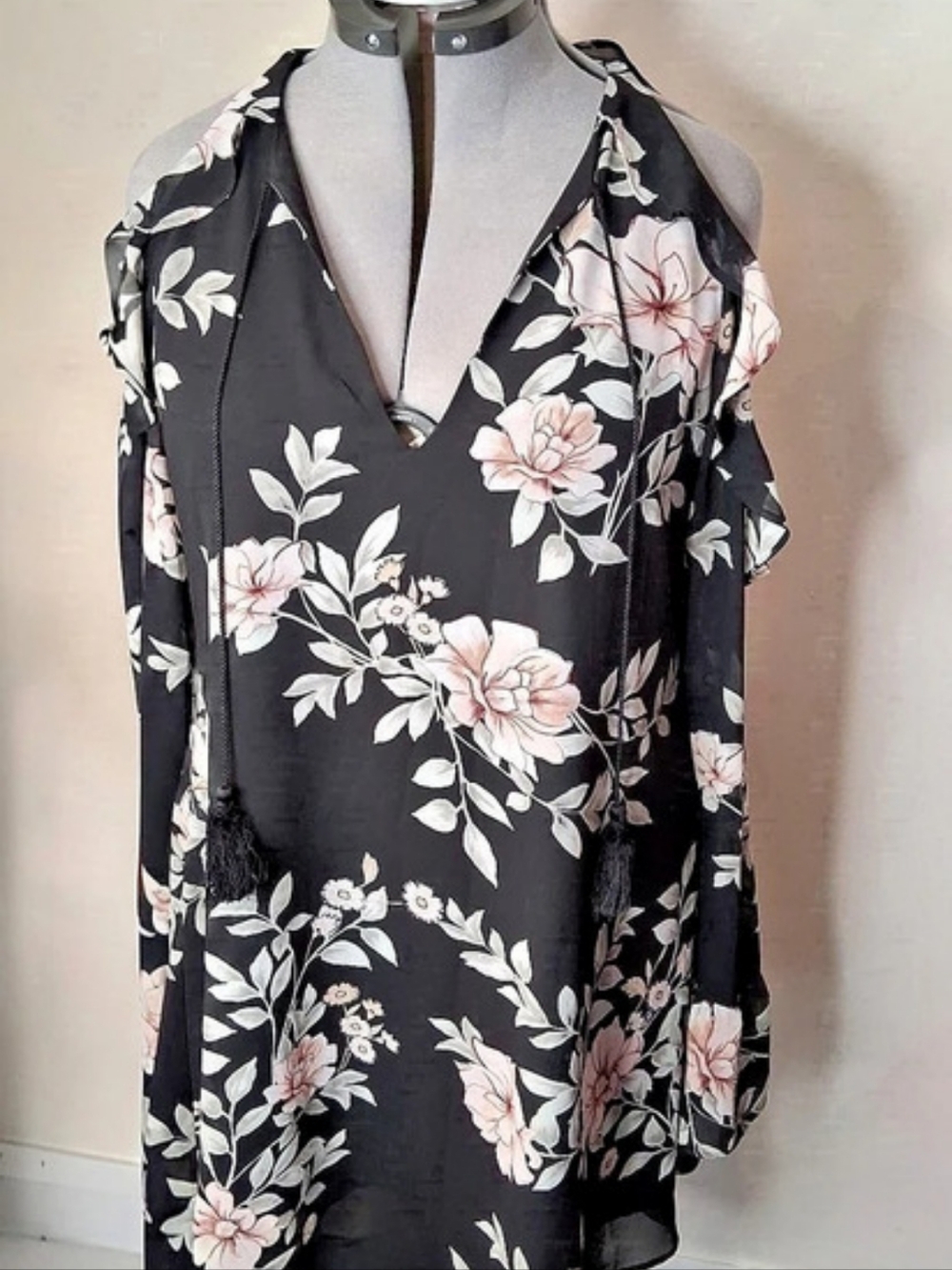 GUESS Floral Cold Shoulder Shift Dress Black Pink Size L